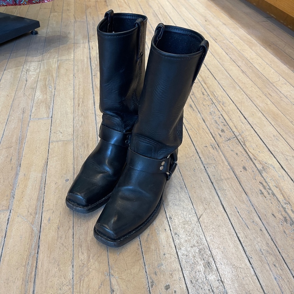 Women's Frye Harness 12R Boots